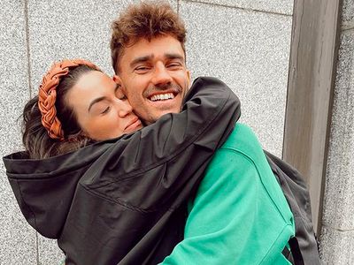 8 Potret Mesra Antoine Griezmann dan Istri, Psikolog Anak yang Jarang Eksis