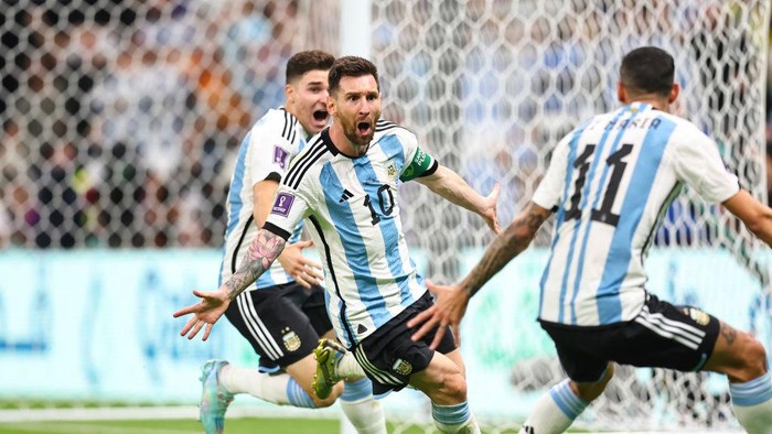 LUSAIL CITY, QATAR - NOVEMBER 26: Lionel Messi of Argentina celebrates after scoring a goal to make it 1-0 during the FIFA World Cup Qatar 2022 Group C match between Argentina and Mexico at Lusail Stadium on November 26, 2022 in Lusail City, Qatar. (Photo by Robbie Jay Barratt - AMA/Getty Images)