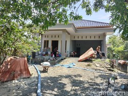 Banjir di Bojonegoro Mulai Surut, Warga Bersih-bersih Rumah