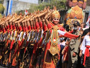 Kemeriahan Parade Budaya HUT Kota Tabanan ke-529 Kemeriahan Parade Budaya HUT Kota Tabanan ke-529