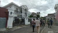 Presiden Jokowi Disebut Bakal Hadir Saat Midodareni di Rumah Erina