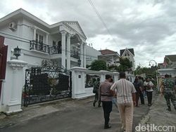 Presiden Jokowi Disebut Bakal Hadir Saat Midodareni di Rumah Erina