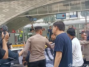 Detik-detik Aksi Tolak RKUHP di CFD Dibubarkan Polisi, Ada Teriakan Sambo Detik-detik Aksi Tolak RKUHP di CFD Dibubarkan Polisi, Ada Teriakan Sambo