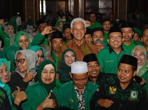 Ganjar Hadiri Rapimwil PPP Jateng dengan Rambut Putih Ganjar Hadiri Rapimwil PPP Jateng dengan Rambut Putih