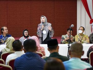 Kunker ke Malaysia, Himmatul Aliyah Terima Aspirasi PMI Masuk Kurikulum Kunker ke Malaysia, Himmatul Aliyah Terima Aspirasi PMI Masuk Kurikulum