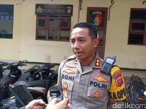 Polisi Tes Kejiwaan Pria Cianjur Bacok-Bakar Rumah Warga Polisi Tes Kejiwaan Pria Cianjur Bacok-Bakar Rumah Warga