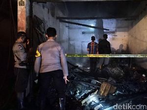 3 Kios Pasar Bandung Tulungagung Terbakar Akibat Korsleting Listrik 3 Kios Pasar Bandung Tulungagung Terbakar Akibat Korsleting Listrik