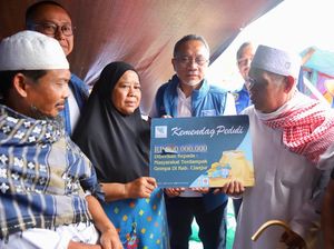 Mendag Zulhas Salurkan Bantuan Senilai Rp 2,5 M ke Korban Gempa Cianjur