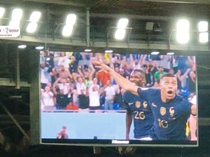 Varane: Kylian Mbappe Bertalenta, Terus Jadi Pembeda