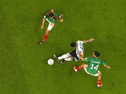 Instruksi Pelatih Polandia: Messi Harus Dijaga Lebih dari Satu Orang