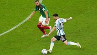 Argentina mulai lebih menguasai keadaan di babak kedua dan Messi memecah kebuntuan pada menit ke-64. Gol itu memancing Meksiko bermain lebih terbuka. AP/Julio Cortez
