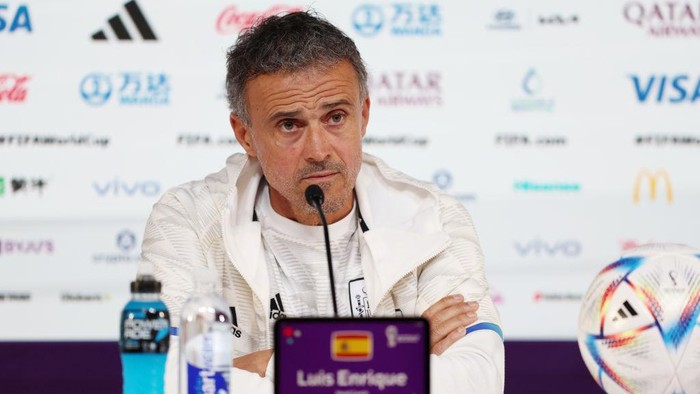 DOHA, QATAR - NOVEMBER 26: Luis Enrique, Head Coach of Spain, speaks during the Spain Press Conference at the Main Media Center on November 26, 2022 in Doha, Qatar. (Photo by Mohamed Farag/Getty Images)