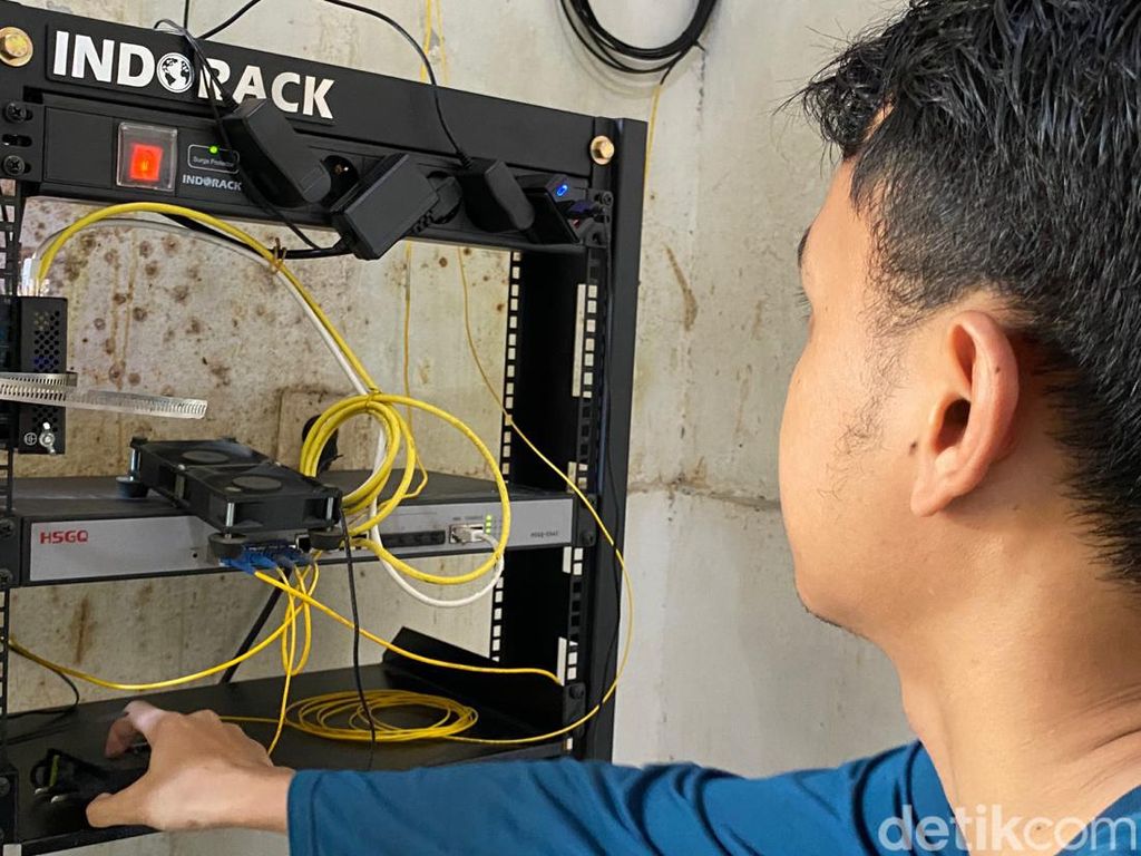 Mahasiswa Elektro UPI Buat Jaringan Internet di Blank Spot Arjasari Bandung