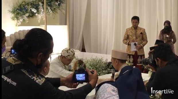 Momen pernikahan Kiki Amalia dan Agung