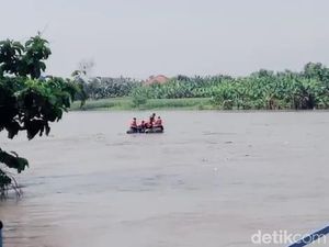Pria Jombang Linglung Mendadak Ceburkan Diri ke Sungai Brantas