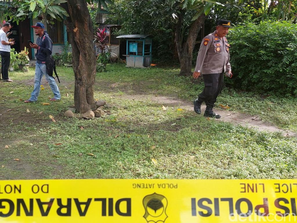 Mayat Misterius Ditemukan di Pekarangan Warga Gemuh Kendal Mayat Misterius Ditemukan di Pekarangan Warga Gemuh Kendal