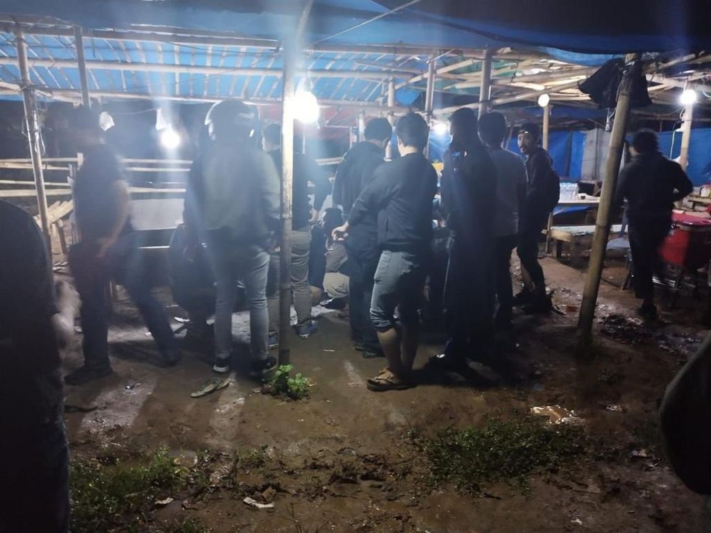 Detik-detik ASN Pemprov Sulsel Terjaring Razia Judi Sabung Ayam di Makassar