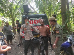 Duda di Karangasem Ngamuk-Lempari Mobil Satpol PP dengan Batu