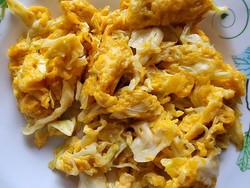 Resep Telur Orak-arik Daun Kol yang Gurih Renyah dan Gampang Dibuat