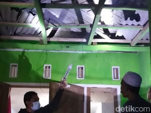 Detik-detik Bom Ikan Meledak di Ruman Mantan Kades Probolinggo Detik-detik Bom Ikan Meledak di Ruman Mantan Kades Probolinggo