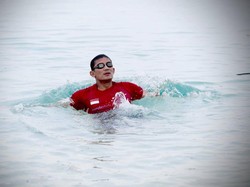 Sandiaga Nikmati Sensasi Berenang di Pulau Tak Berpenghuni