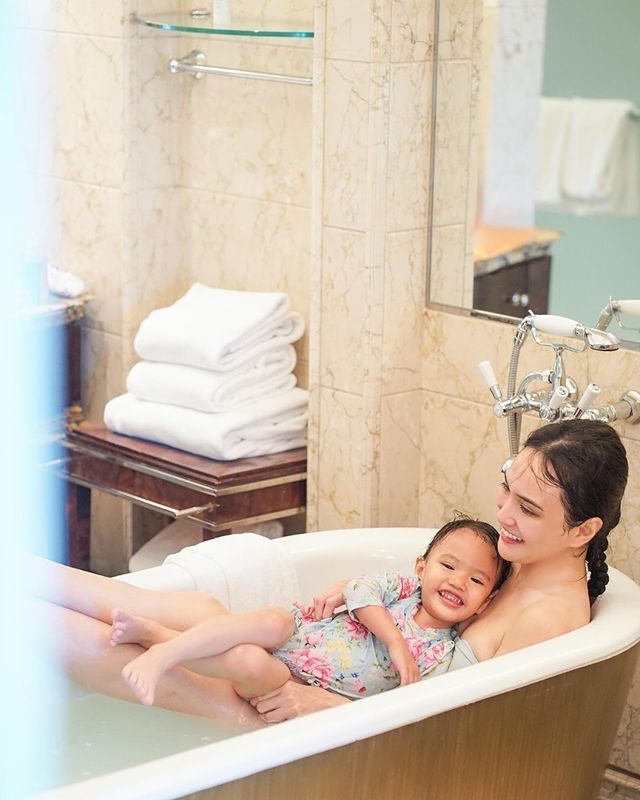 Shandy Aulia dan Claire