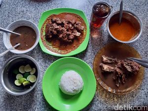 Melahap Habis Sop Konro Legendaris di Makassar yang Empuk dan Gurih Melahap Habis Sop Konro Legendaris di Makassar yang Empuk dan Gurih