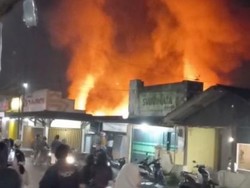 Malam Kelam Pedagang Pasar Kesamben Blitar Lihat Lapaknya Ludes Terbakar