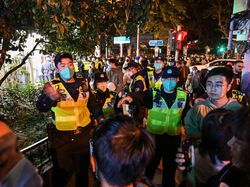 Tegang! Warga China Protes Aturan Lockdown COVID-19