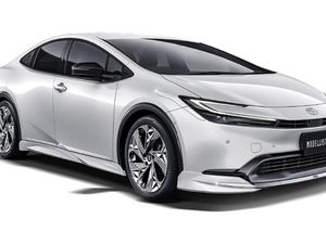 Toyota Prius 2023 Dipoles Pakai Bodykit Modellista Toyota Prius 2023 Dipoles Pakai Bodykit Modellista