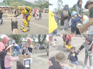 Antusias Warga Sumedang Ikut Gerakan 5 Ribu Pertama Bagi Korban Gempa Cianjur Antusias Warga Sumedang Ikut Gerakan 5 Ribu Pertama Bagi Korban Gempa Cianjur