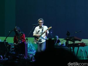 Weezer Sambut Reuni Oasis Pakai Video Cover Weezer Sambut Reuni Oasis Pakai Video Cover