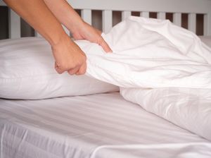 Unik! Lomba Pasang Sprei di China Ini Curi Perhatian Unik! Lomba Pasang Sprei di China Ini Curi Perhatian