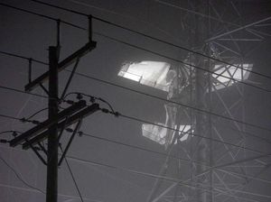 Ada Pesawat Nyangkut di Tiang Listrik AS, Begini Kondisinya