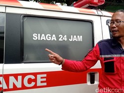 Kisah Adi, Sopir Ambulans yang Saban Hari Angkut Jenazah