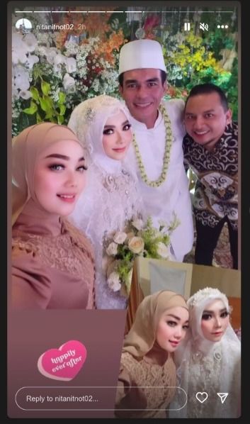 Foto pernikahan antara Teddy Syah dengan wanita bernama Anne Kurniasih.