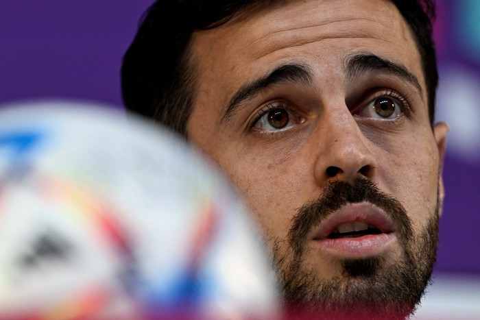 Portugals midfielder Bernardo Silva speaks during a press conference at the Qatar National Convention Center (QNCC) in Doha on November 27, 2022, on the eve of the Qatar 2022 World Cup football match between Portugal and Uruguay. (Photo by PATRICIA DE MELO MOREIRA / AFP) (Photo by PATRICIA DE MELO MOREIRA/AFP via Getty Images)