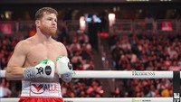 Canelo Alvarez merupakan petinju kelas menengah asal Meksiko. Erick W Rasco/Sports Illustrated via Getty Images.