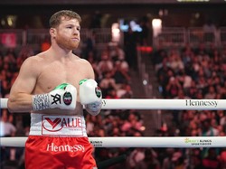 Canelo Alvarez merupakan petinju kelas menengah asal Meksiko. Erick W Rasco/Sports Illustrated via Getty Images.