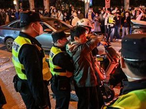 Aksi Protes di China Usik Kepemimpinan Ketiga Xi Jinping Aksi Protes di China Usik Kepemimpinan Ketiga Xi Jinping