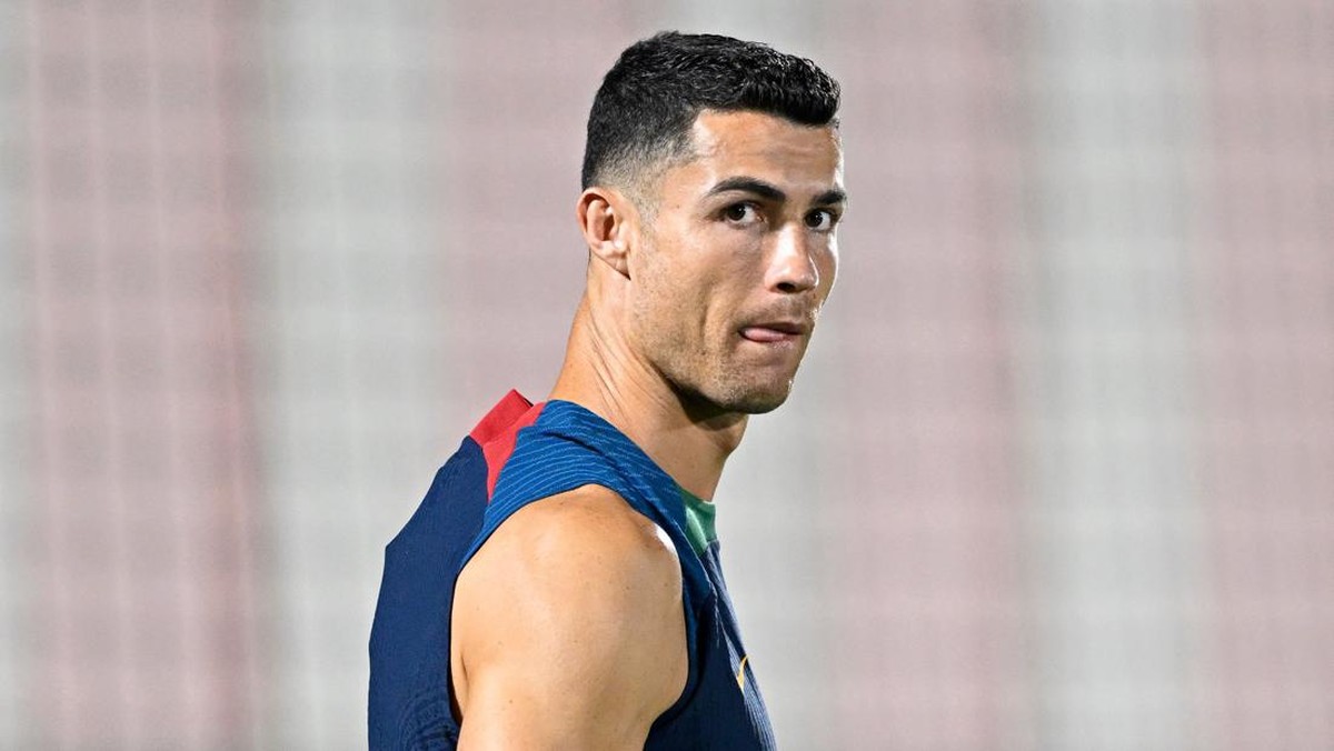 Eks bintang Chelsea John Obi Mikel memperingatkan klub-klub peminat Cristiano Ronaldo tentang egonya. (Foto: AFP via Getty Images/PATRICIA DE MELO MOREIRA)