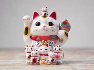 Dipajang di Resto, Apa Fungsi Patung Kucing yang Memanggil-manggil?