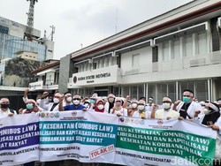 Dokter, Perawat dan Bidan di Jatim Protes RUU Omnibus Law Kesehatan