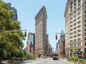 Gedung Legendaris yang Mirip Setrika Ini Disulap Jadi Apartemen Mewah