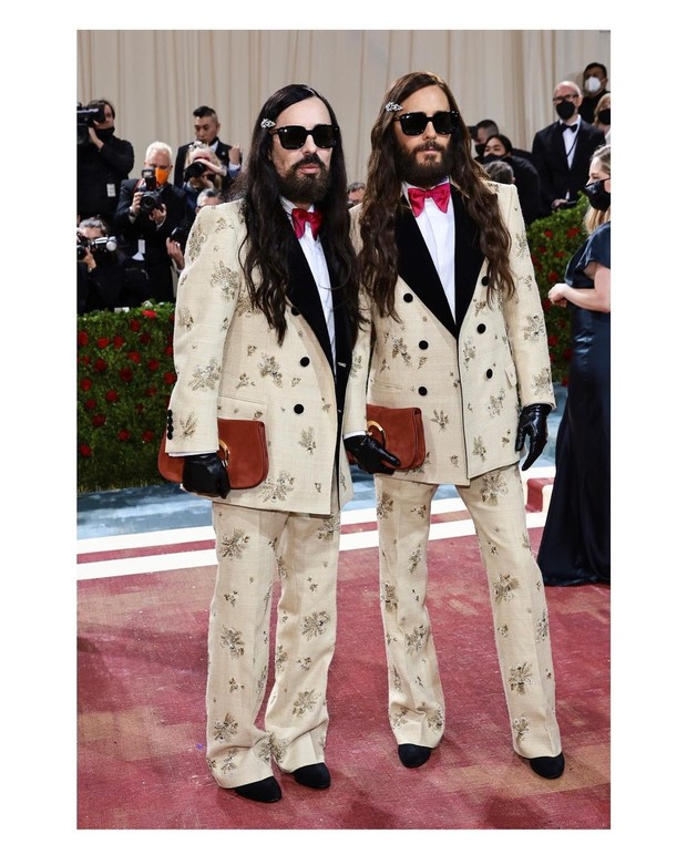 Alessandro Michele (kiri) dan Jared Leto (kanan) kembaran di Met Gala/