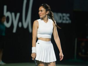 7 Gaya Stylish Artis Indonesia saat Main Tenis, Wulan Guritno Jadi Sorotan 7 Gaya Stylish Artis Indonesia saat Main Tenis, Wulan Guritno Jadi Sorotan