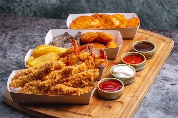 Mengonsumsi banyak makanan yang digoreng membuat kulit lebih kusam dan berminyak