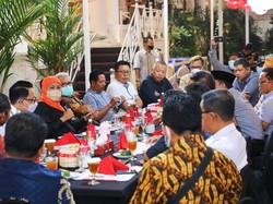 UMP Jatim 2023 Naik 7,8%, Gubernur Khofifah Minta Pengusaha Taati