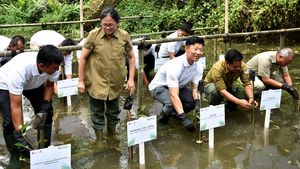 Hijaukan Bumi dengan Tanam 32 Ribu Pohon