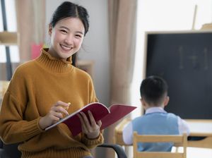 Sudah Tahu? Ternyata Ini Asal Usul Kata Guru dan Maknanya Sudah Tahu? Ternyata Ini Asal Usul Kata Guru dan Maknanya